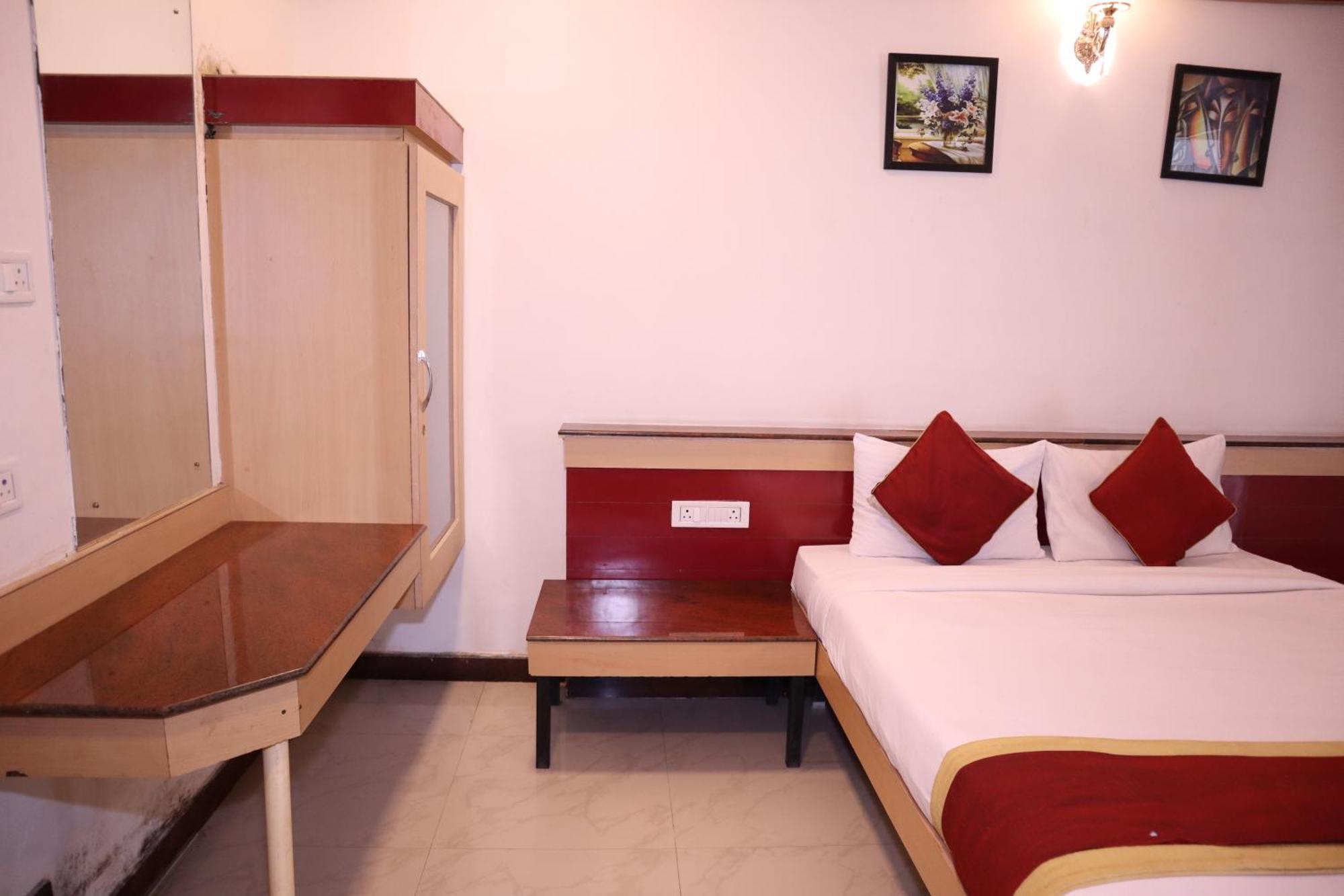 Sri Sai Ram Suites Bangalore Eksteriør billede