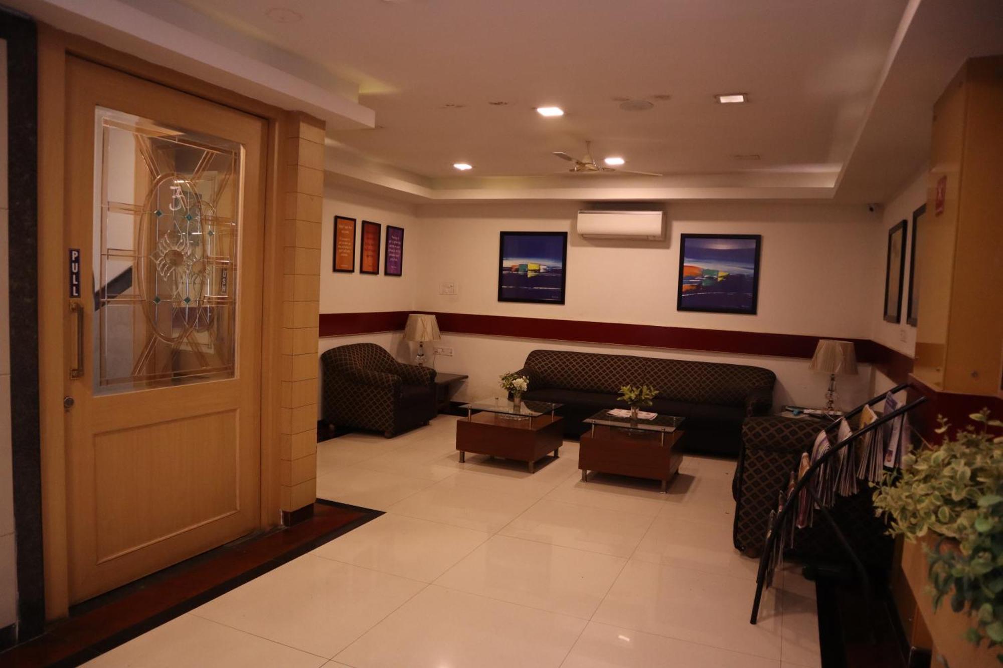 Sri Sai Ram Suites Bangalore Eksteriør billede