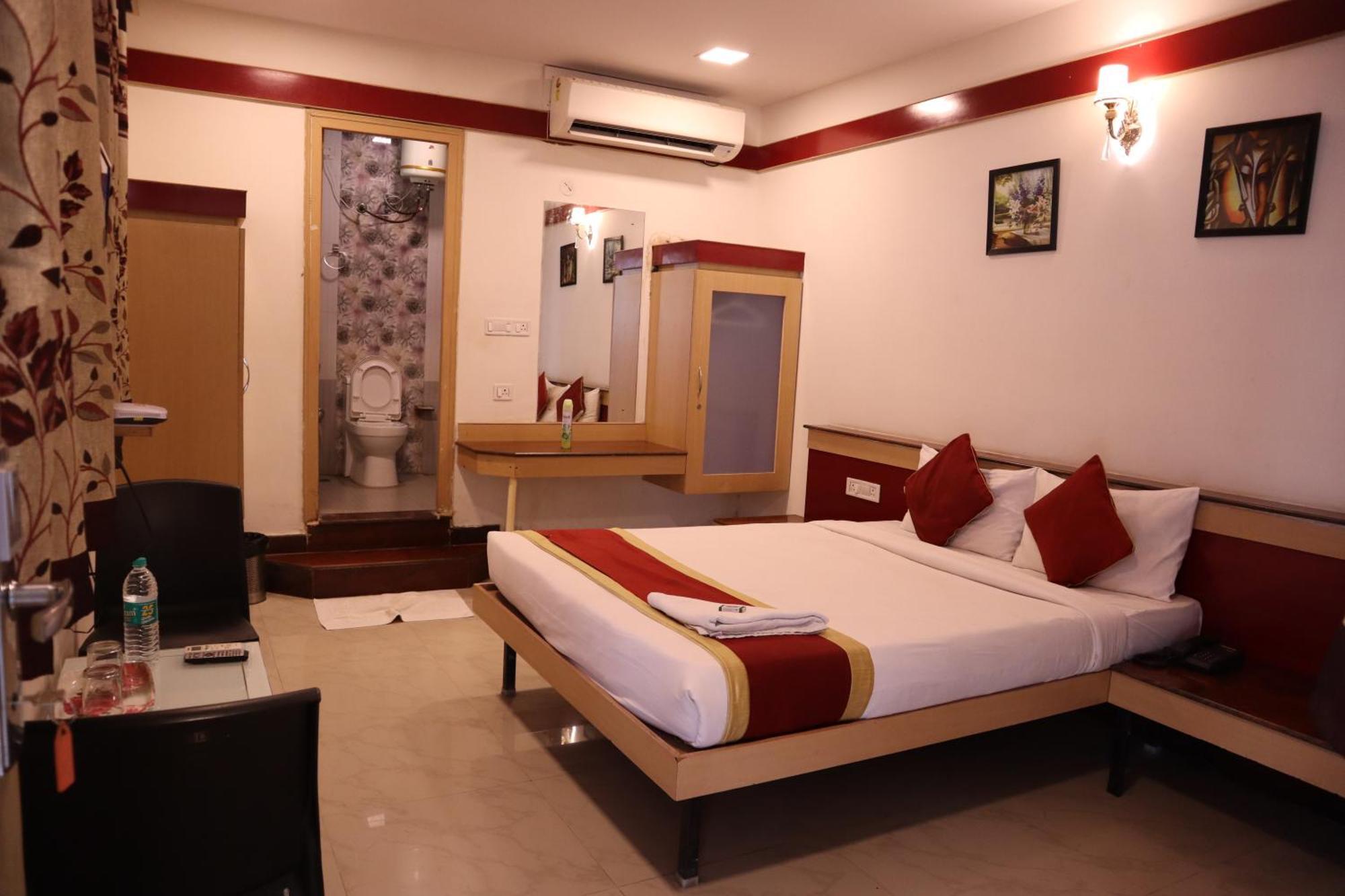 Sri Sai Ram Suites Bangalore Eksteriør billede