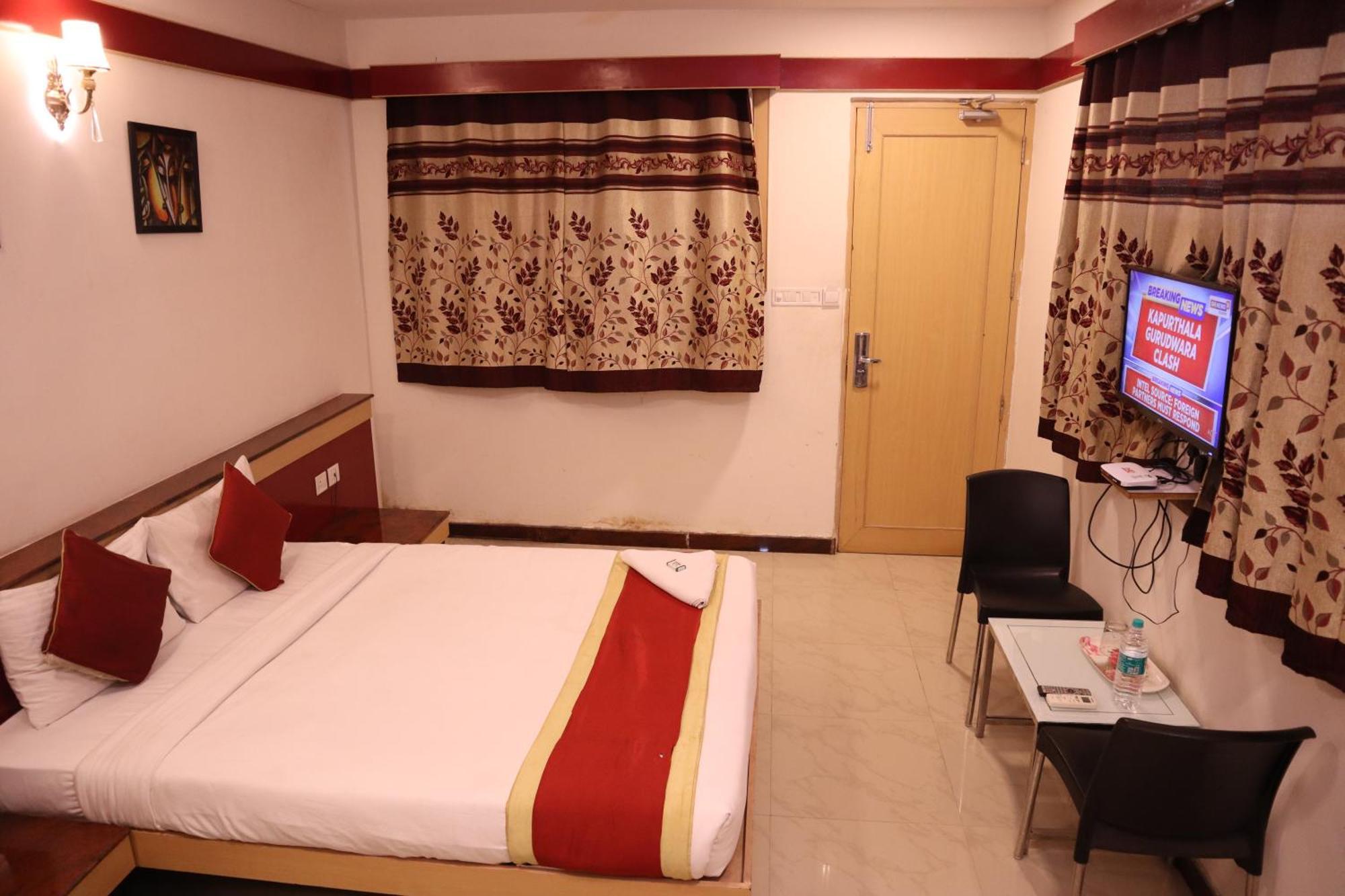 Sri Sai Ram Suites Bangalore Eksteriør billede