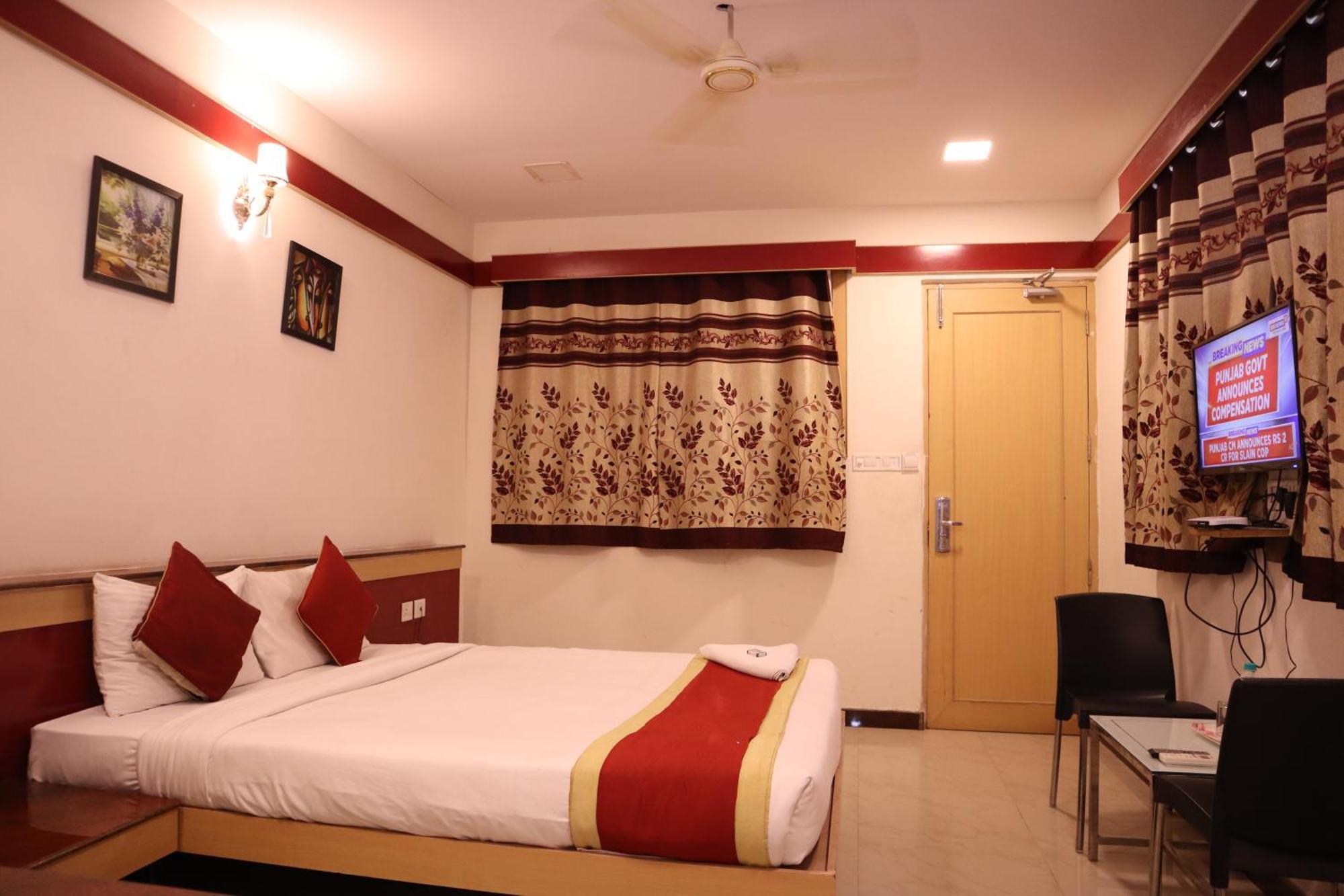 Sri Sai Ram Suites Bangalore Eksteriør billede