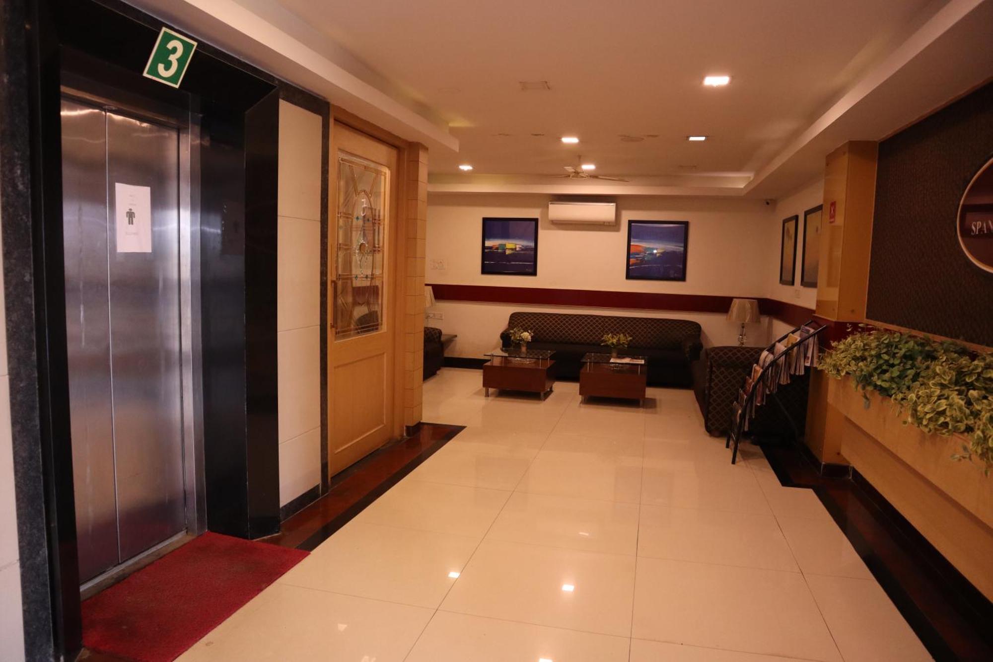 Sri Sai Ram Suites Bangalore Eksteriør billede