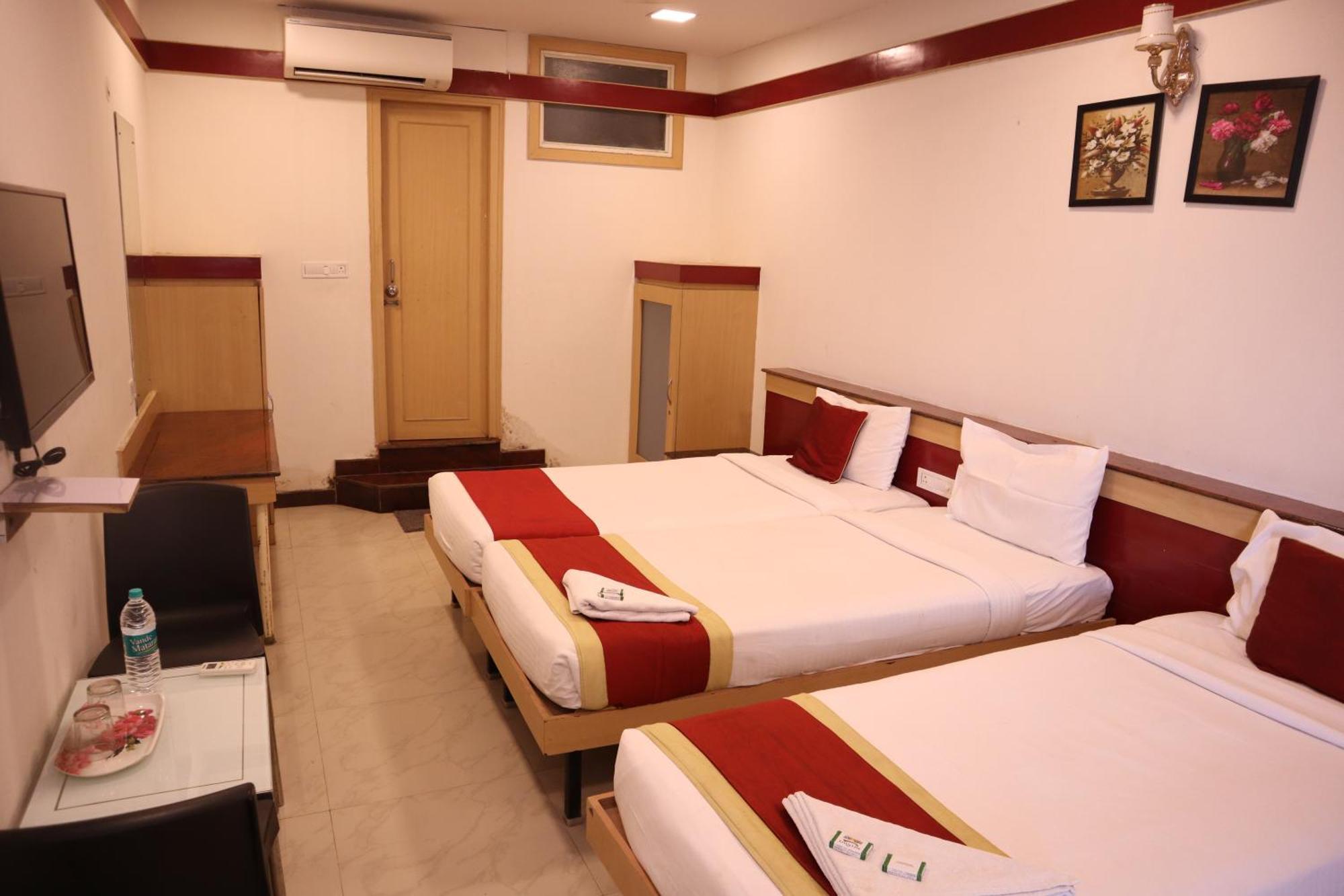 Sri Sai Ram Suites Bangalore Eksteriør billede