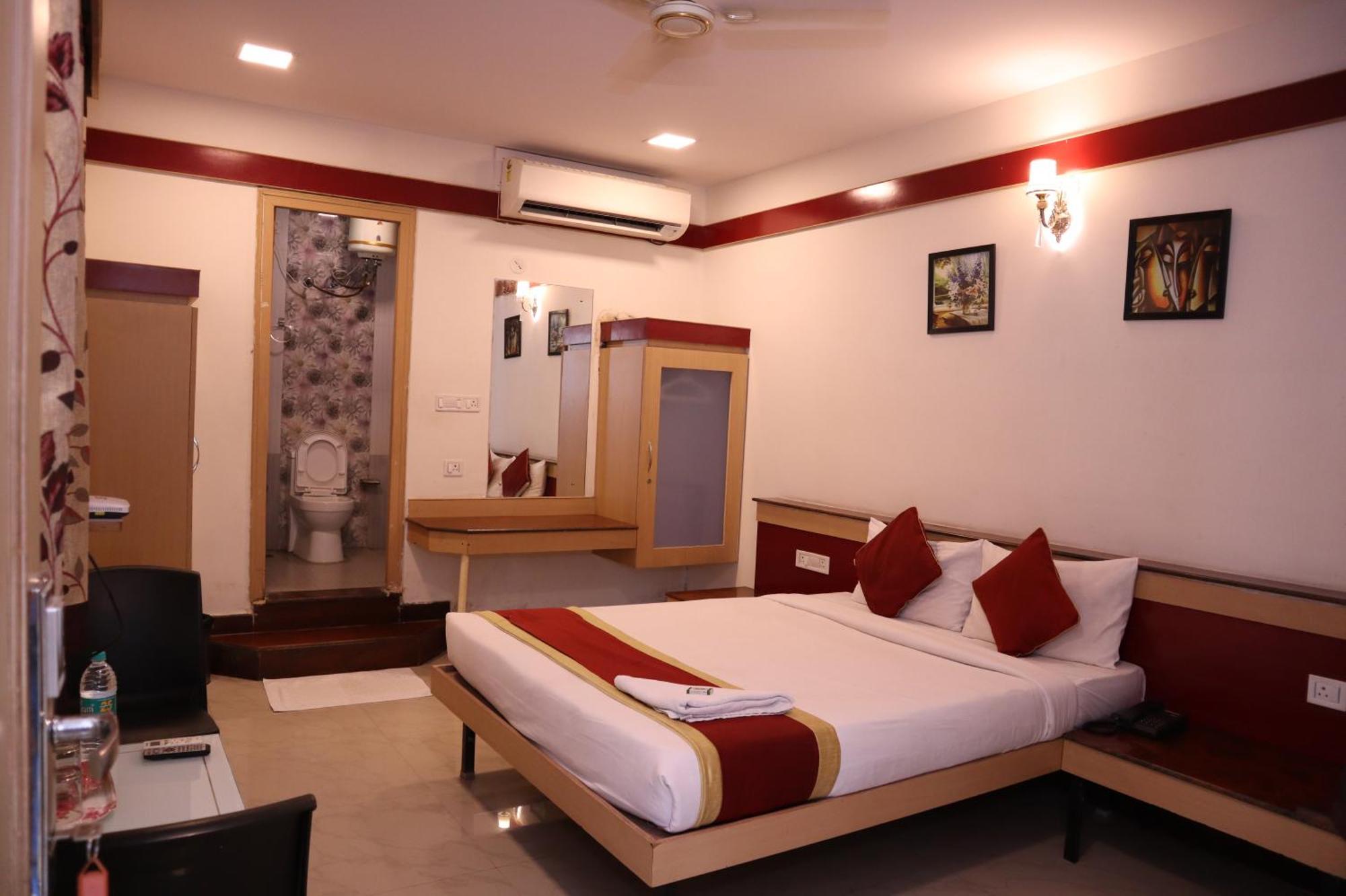 Sri Sai Ram Suites Bangalore Eksteriør billede