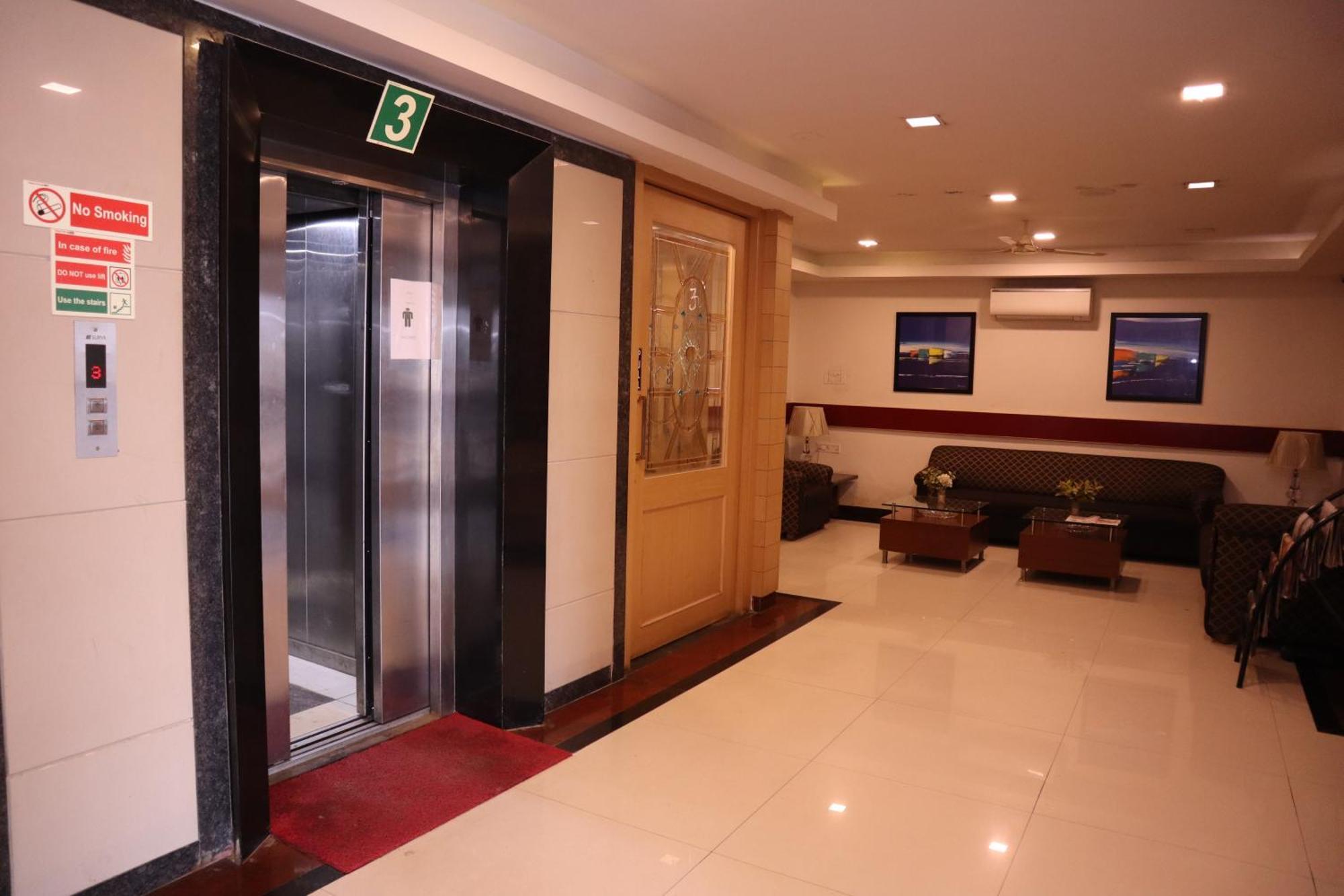 Sri Sai Ram Suites Bangalore Eksteriør billede