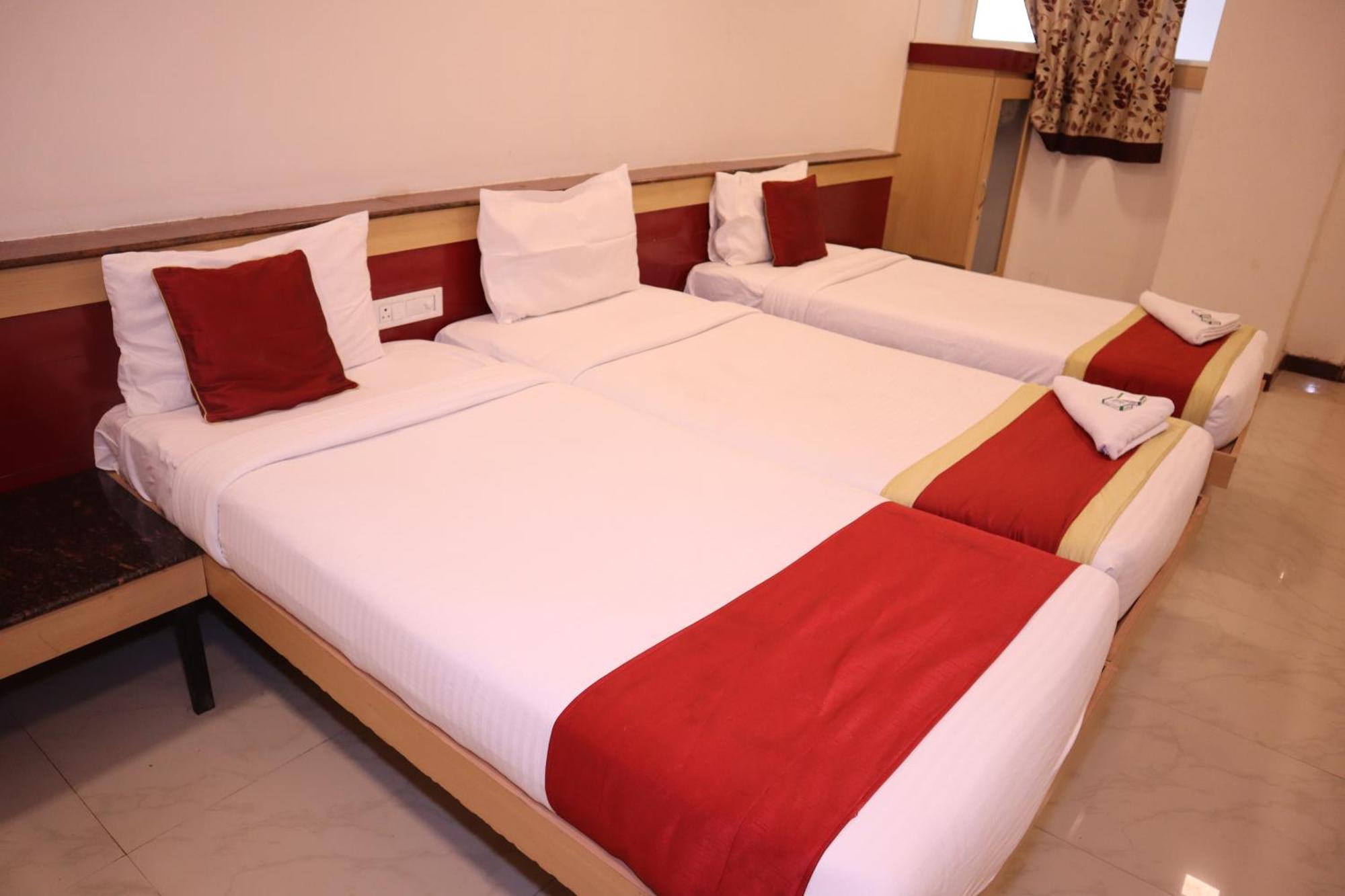 Sri Sai Ram Suites Bangalore Eksteriør billede