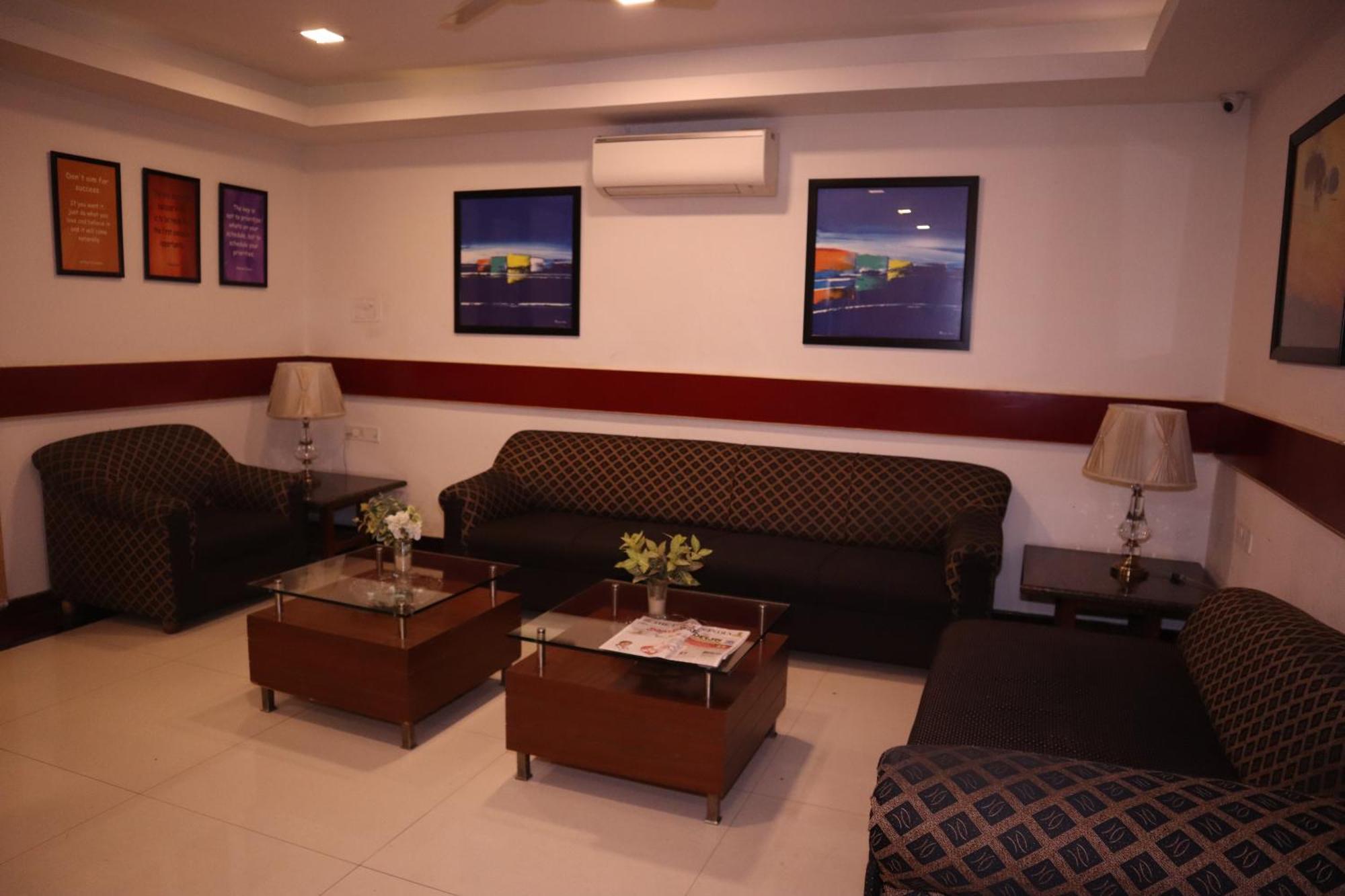 Sri Sai Ram Suites Bangalore Eksteriør billede