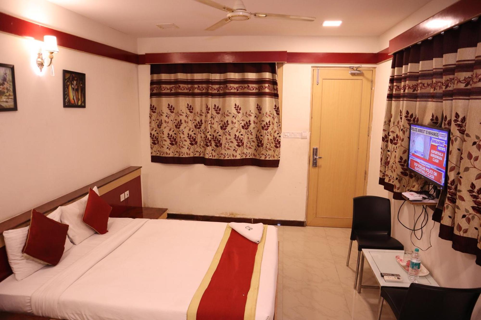 Sri Sai Ram Suites Bangalore Eksteriør billede