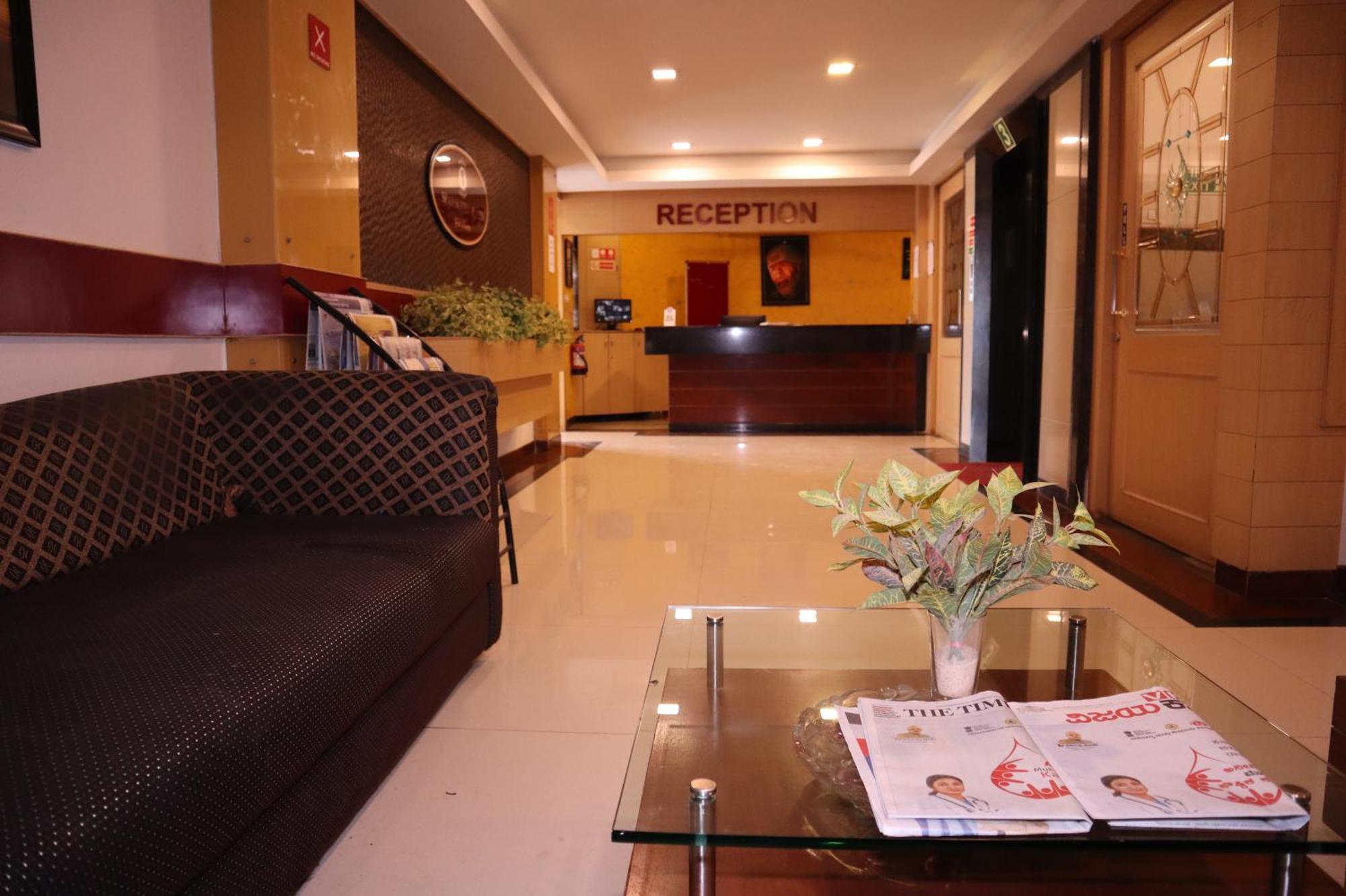 Sri Sai Ram Suites Bangalore Eksteriør billede